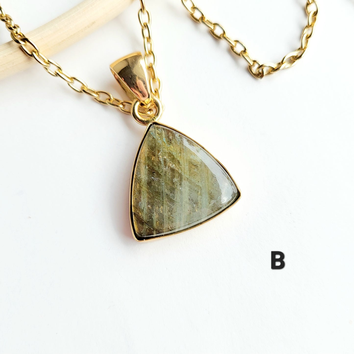 Labradorite Fire Pendant - Alchemia
