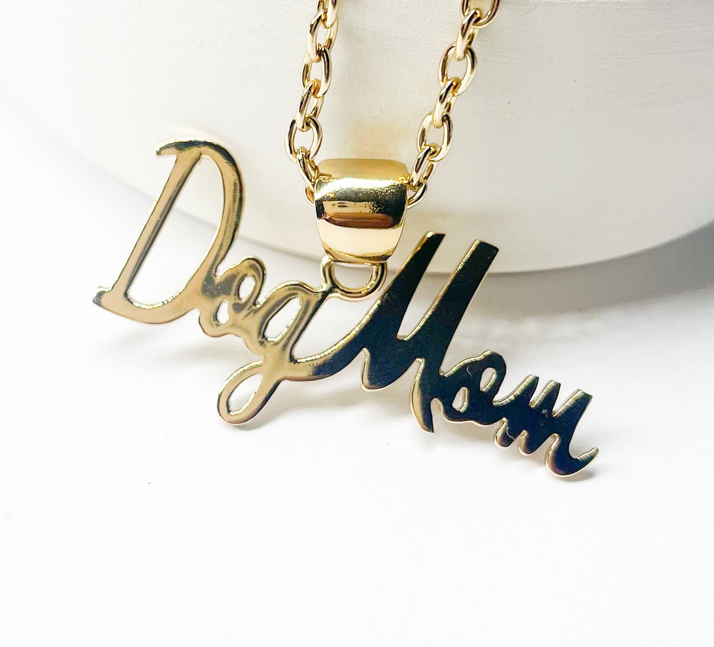 Dog Mom Word Pendant - Alchemia