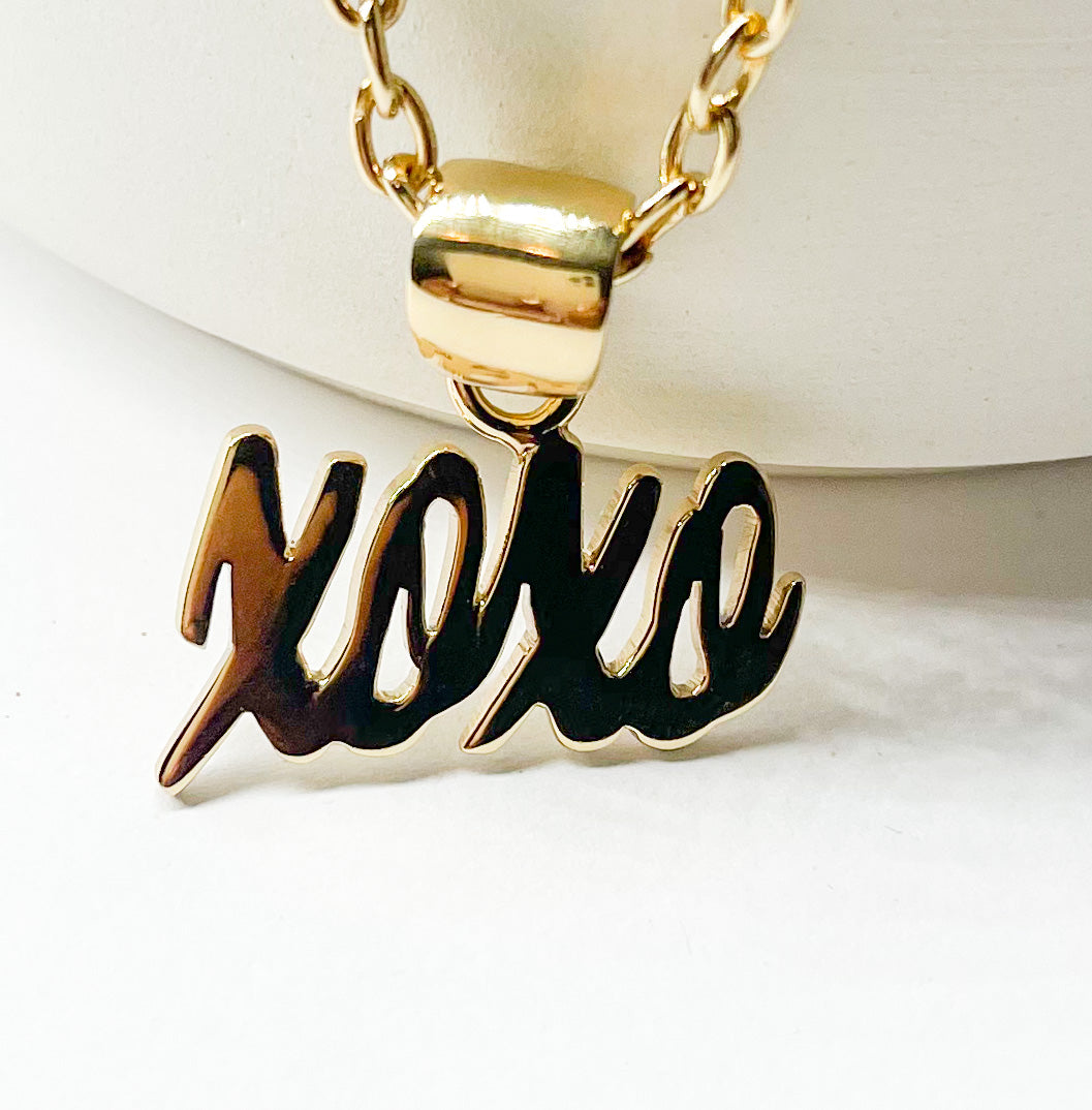 XOXO Word Pendant - Alchemia