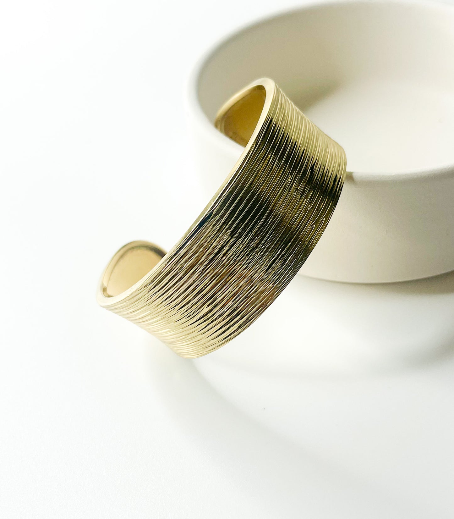 Streak Design adjustable Cuff-Alchemia