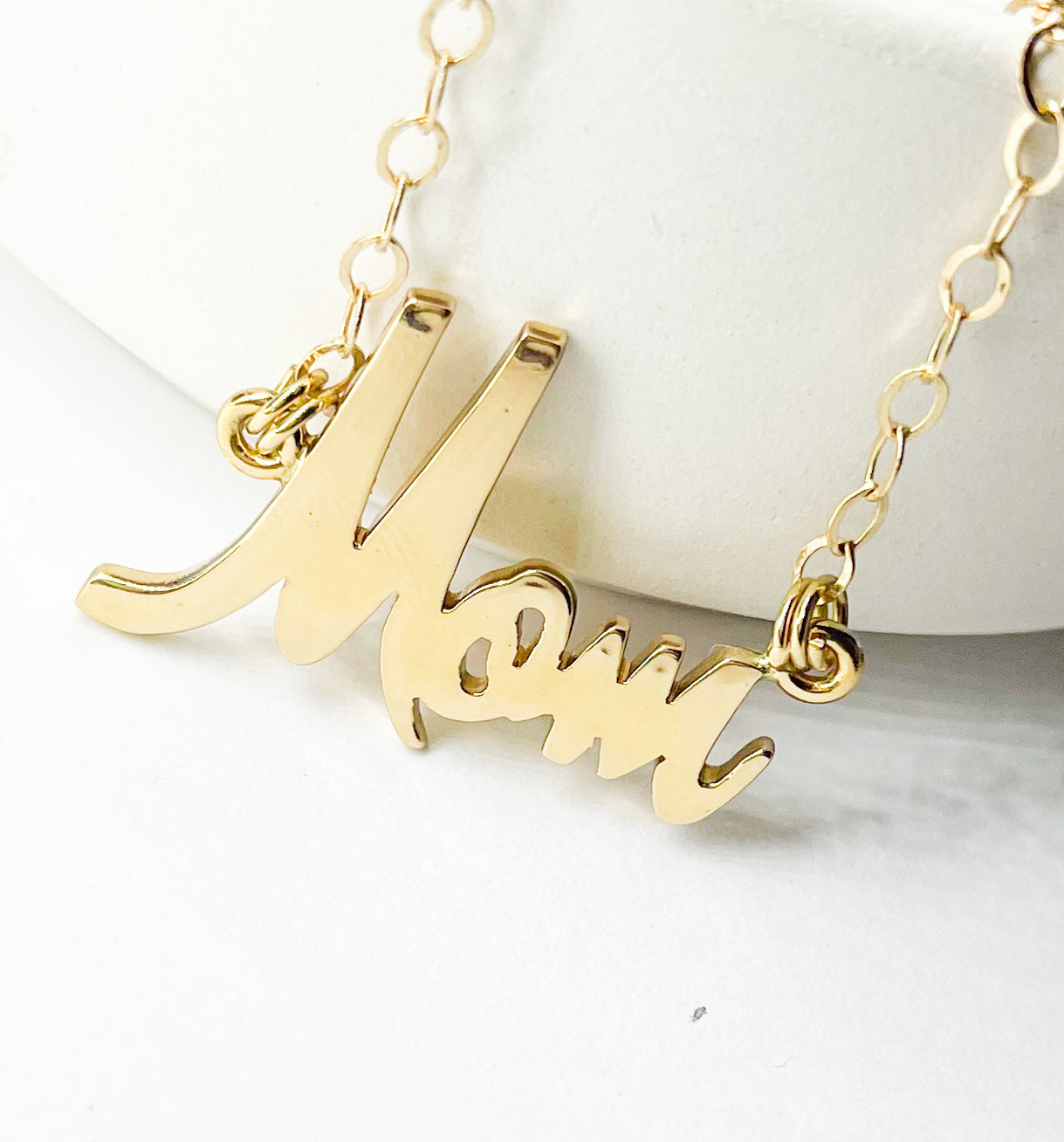 Mom Word Necklace - Alchemia