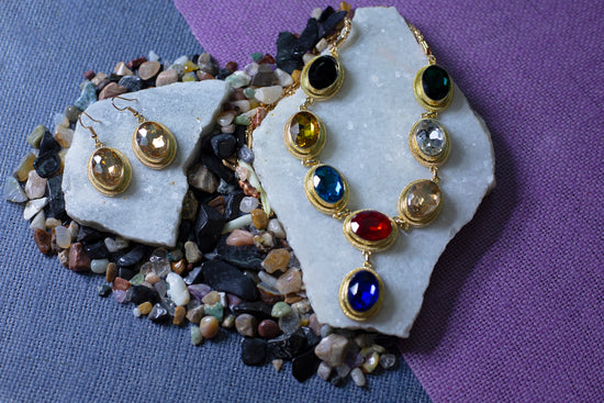 a necklace with many stones