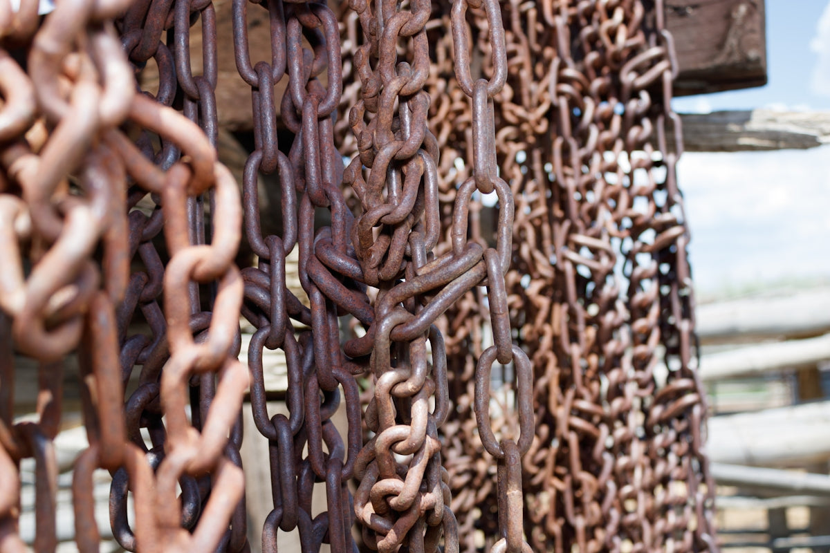 a bunch of chains hanging from the side of a building