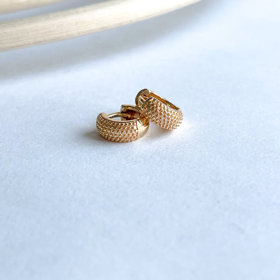 Load image into Gallery viewer, Dainty Spiked Huggies -18k Gold Filled
