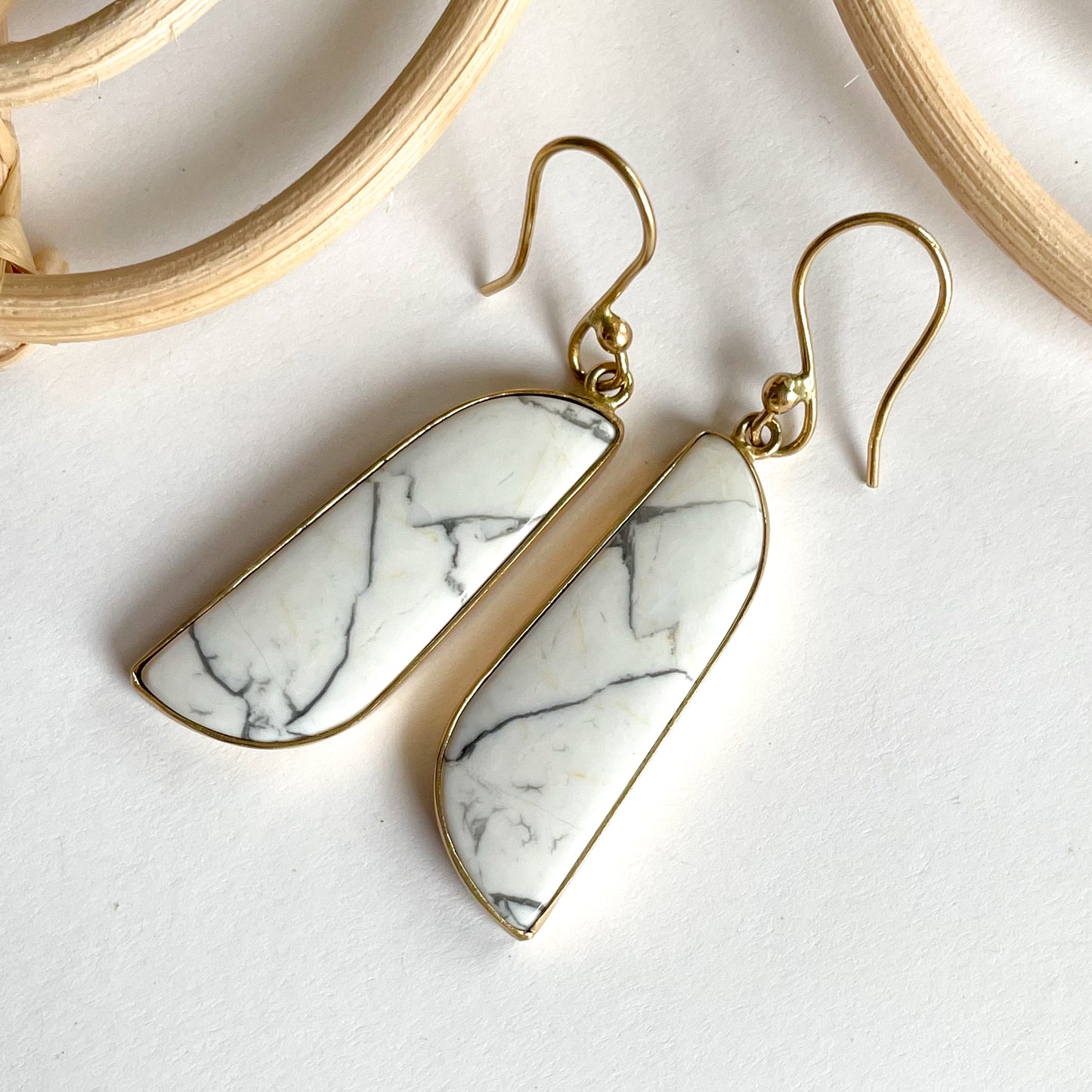 Load image into Gallery viewer, Howlite Dangle Earring - Alchemia
