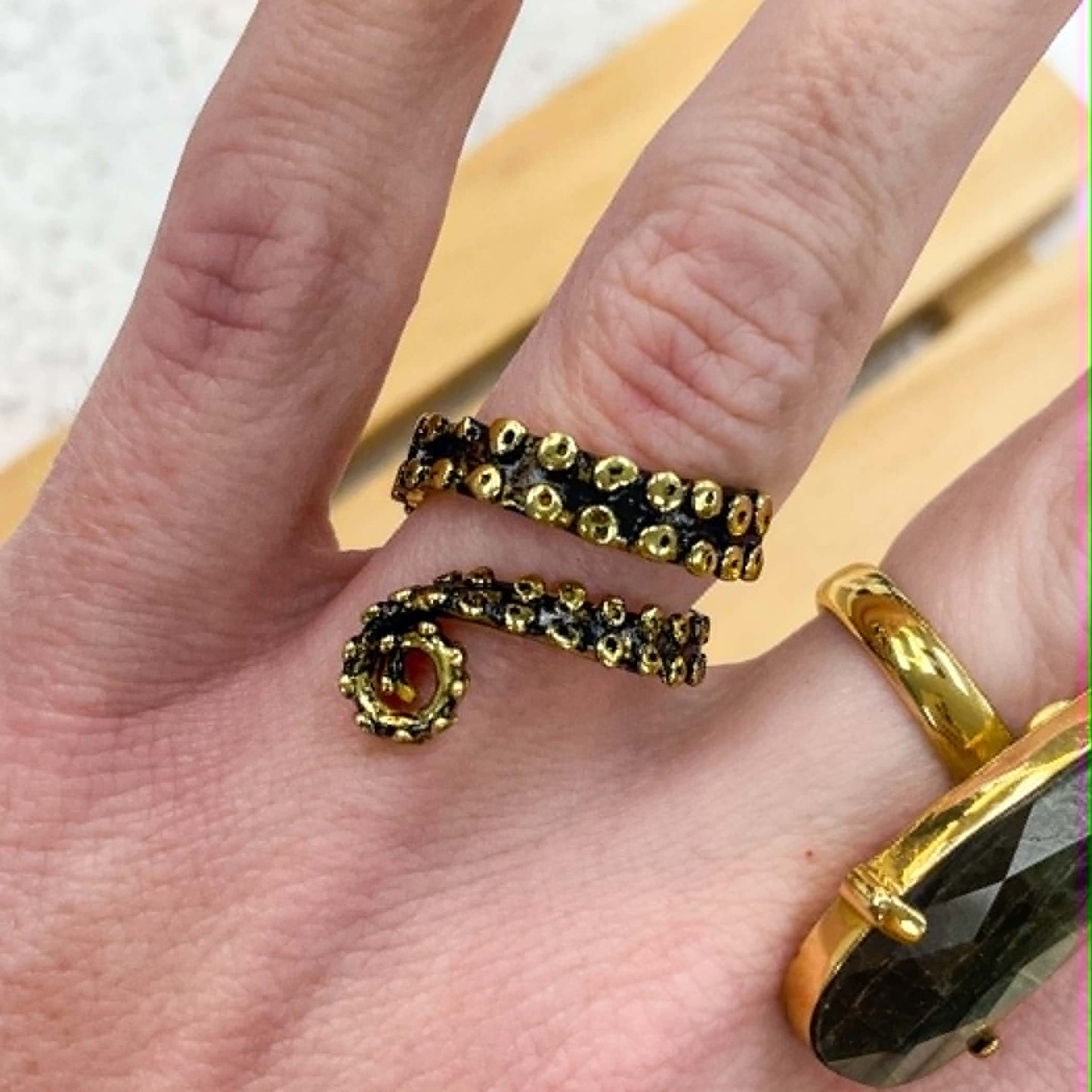 Octopus Leg Ring - Alchemia