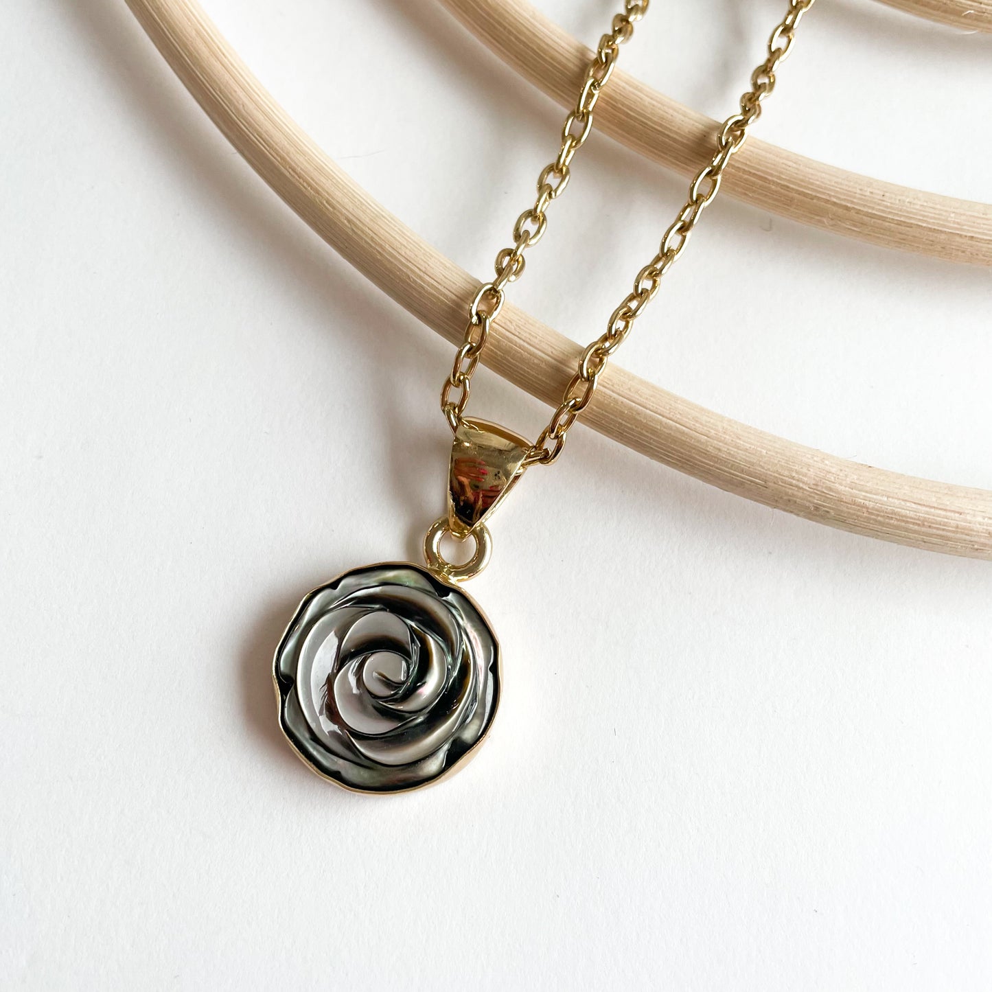 Load image into Gallery viewer, Tahitian MOP Rose Pendant - Alchemia Gold
