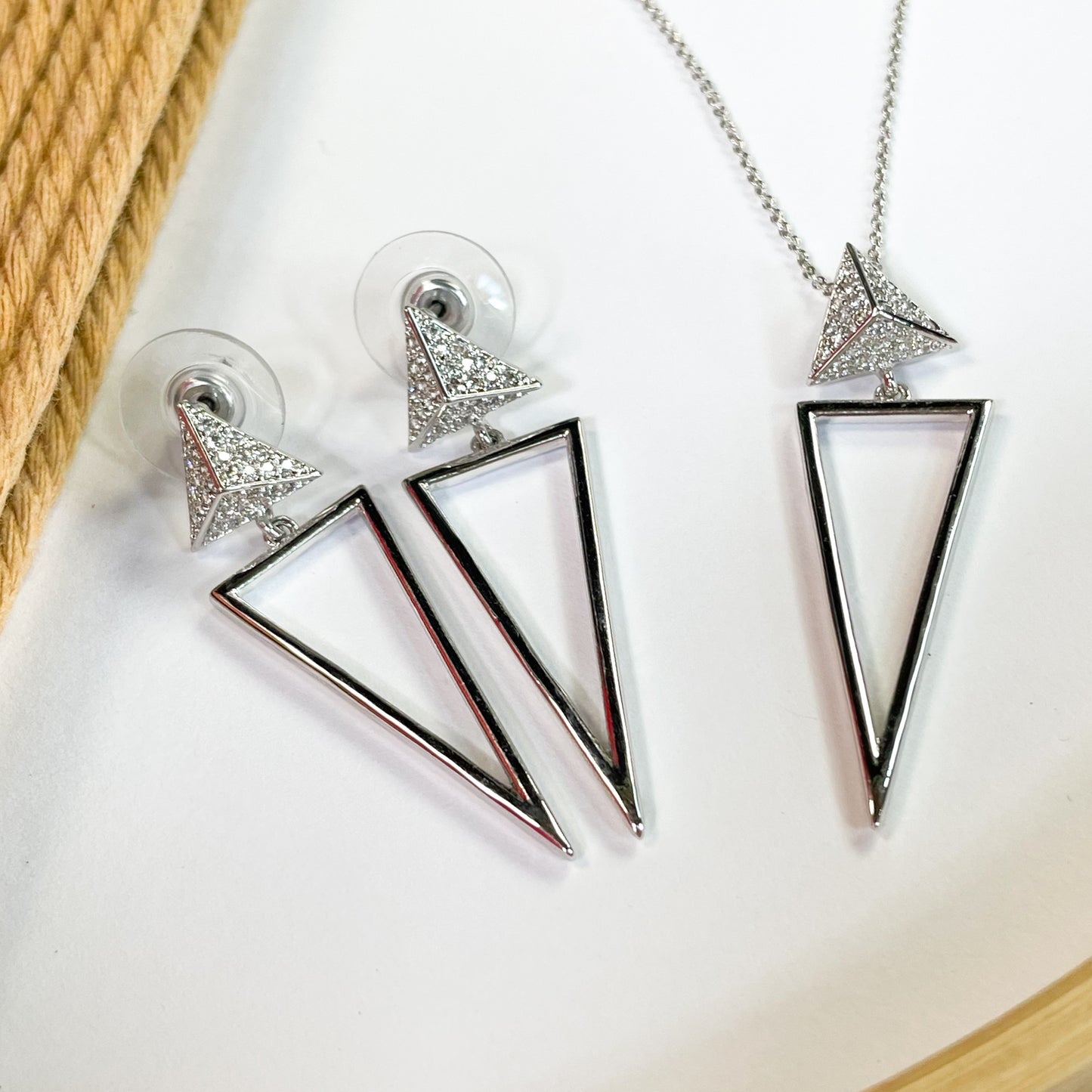 Point Down w CZ Set - Rhodium