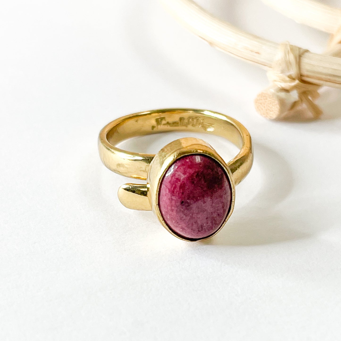 Bright Oval Agate Ring - Alchemia Gold