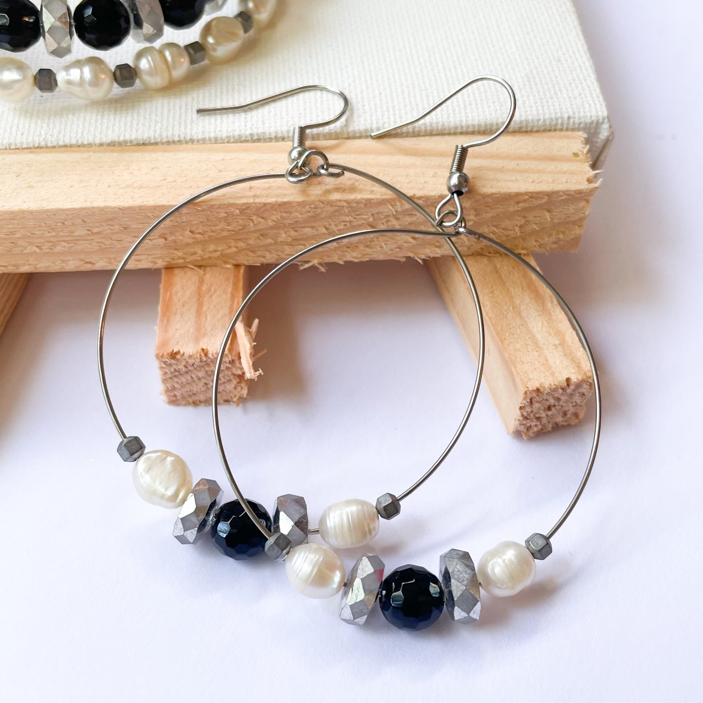 Grey Pearly Bracelet & Earring Set