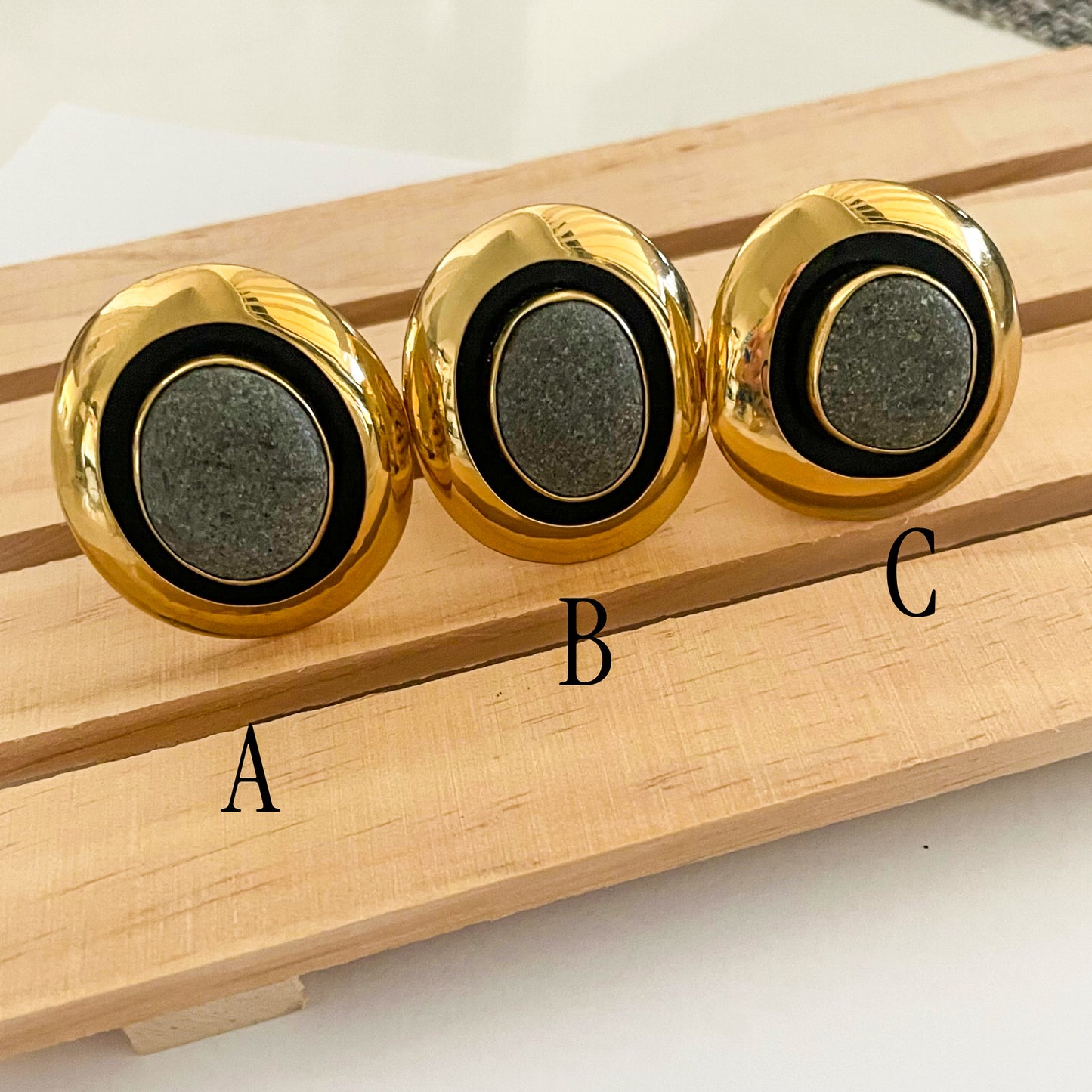 Black River Stone Ring with Lip - Alchemia