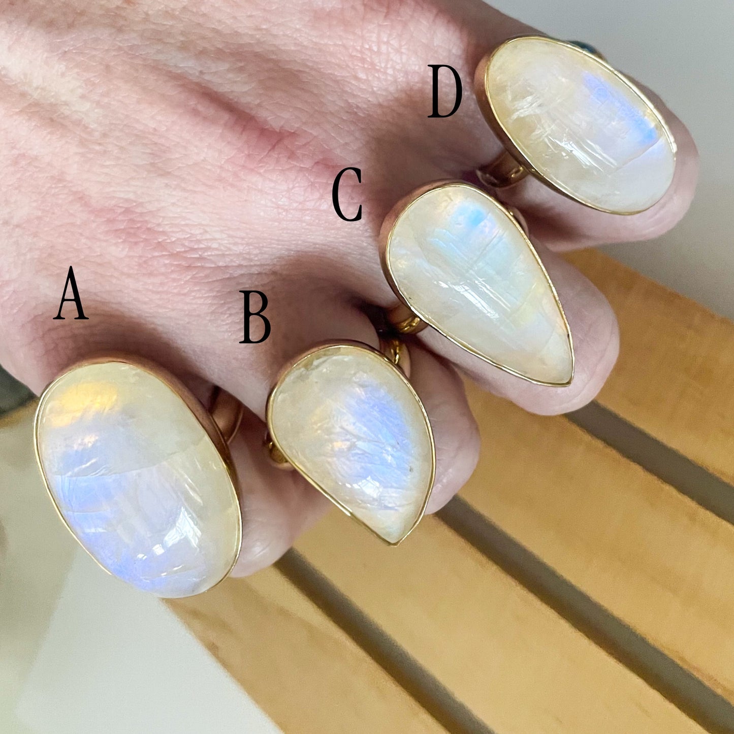 Rainbow Moonstone Med Ring- Alchemia