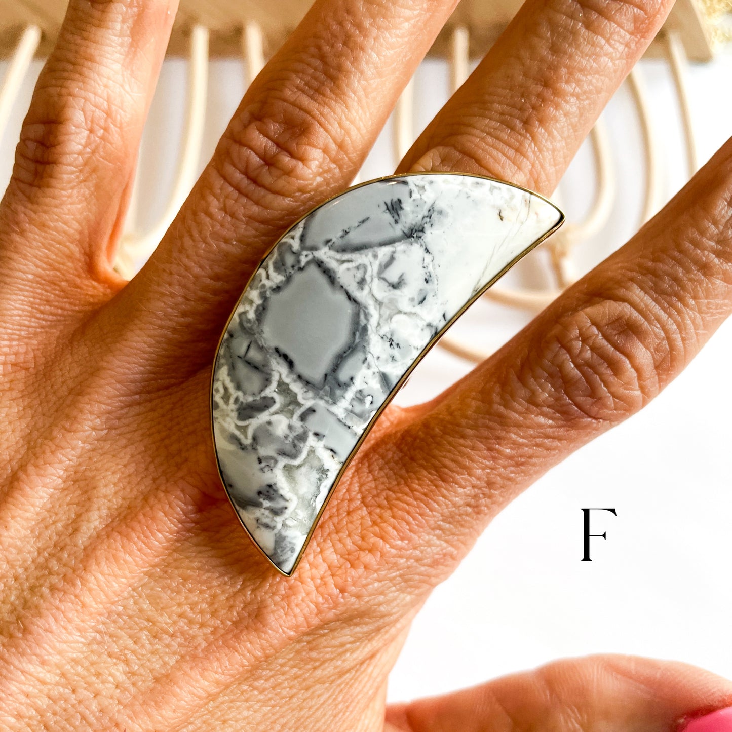 White Maligano Jasper Moon Ring - Alchemia