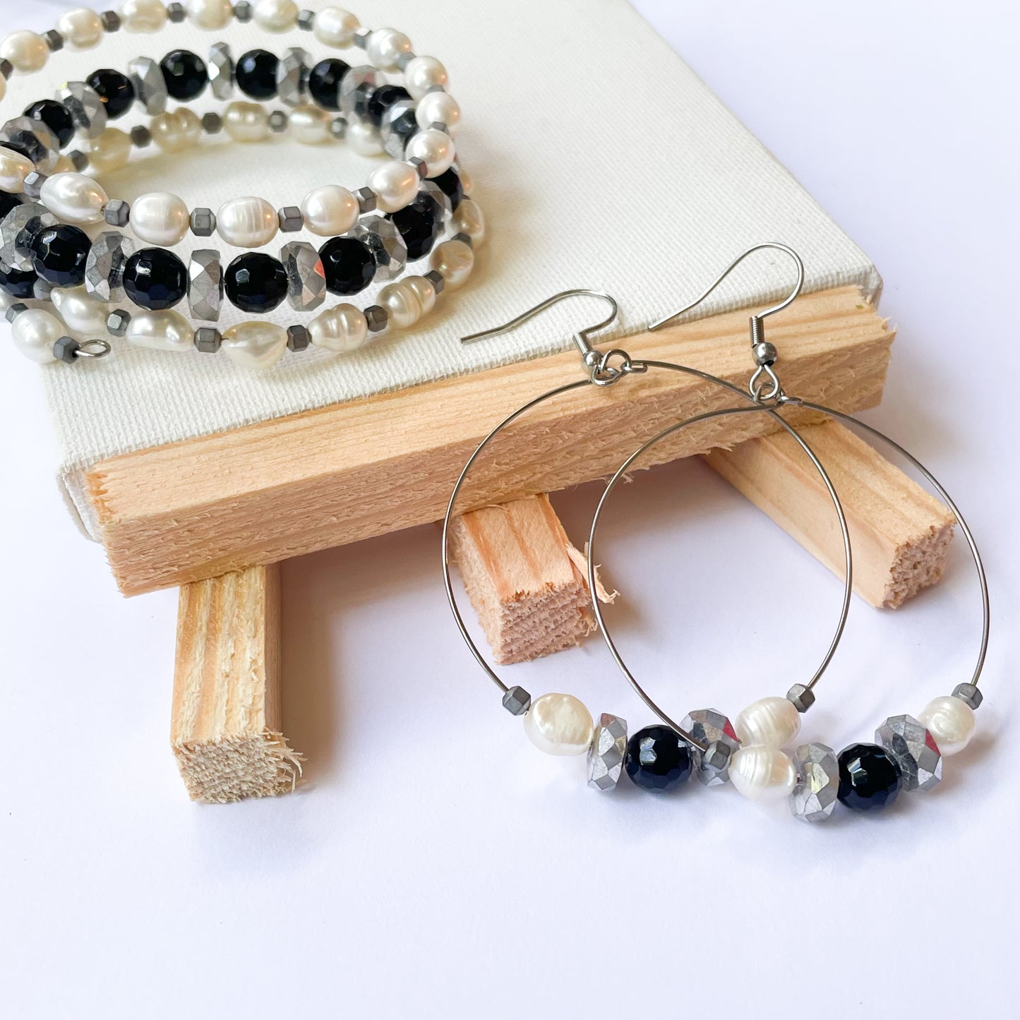 Grey Pearly Bracelet & Earring Set