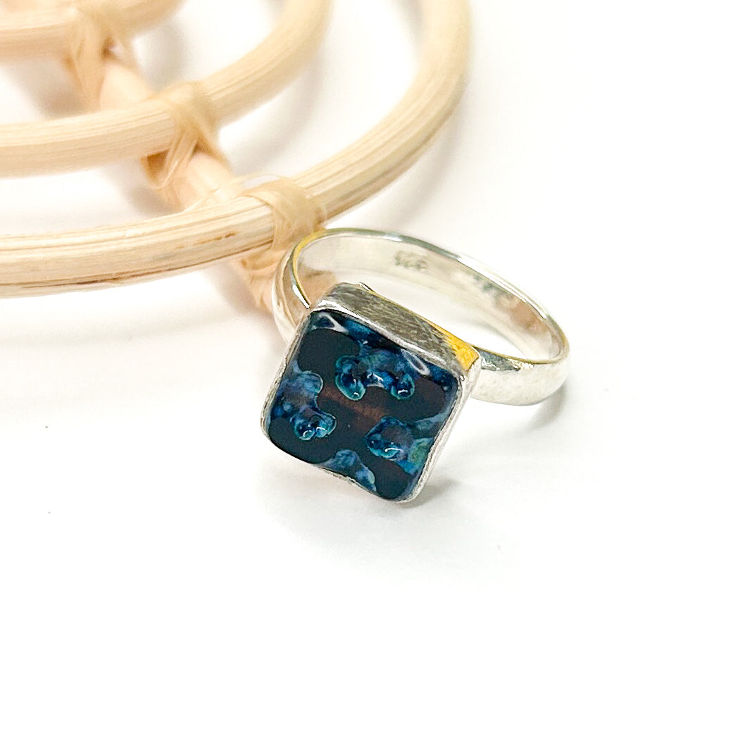 Dainty Carved Glass Ring - Both Metals
