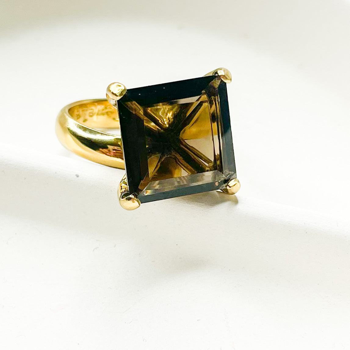 Smokey Large Square Prong - Alchemia