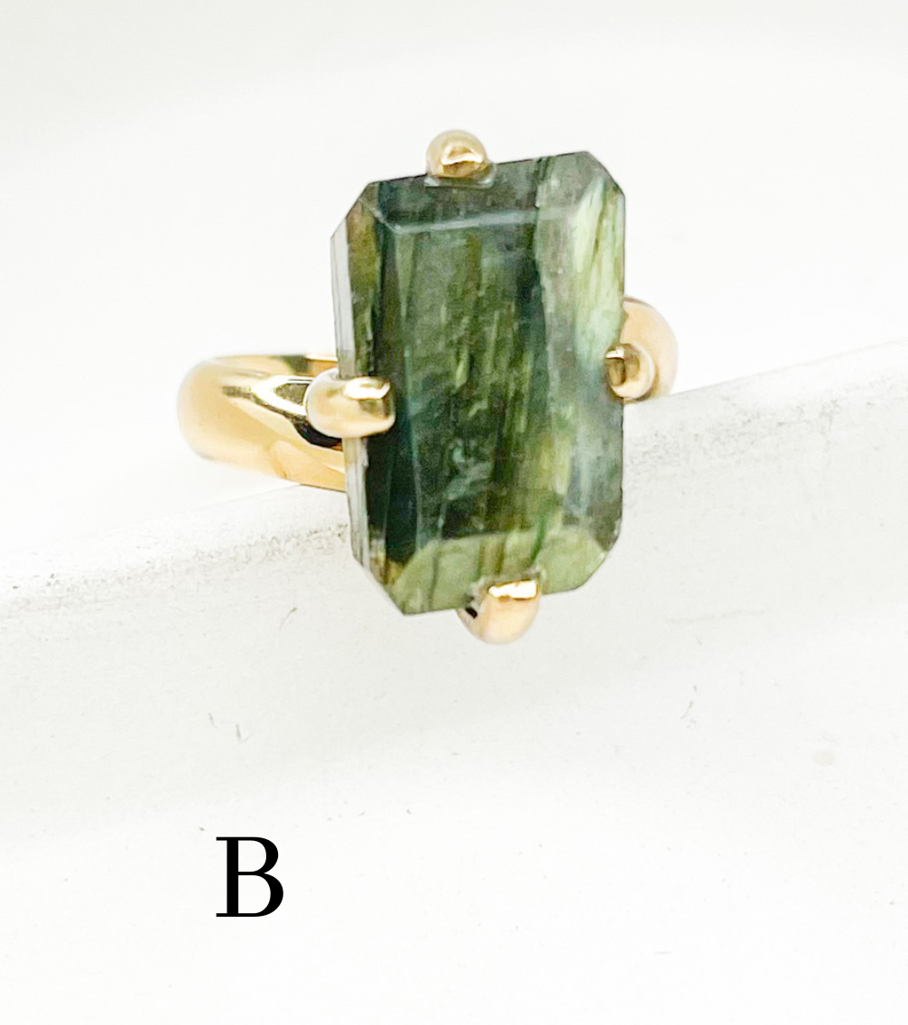 Load image into Gallery viewer, Freeform Labradorite Prong Ring - Alchemia
