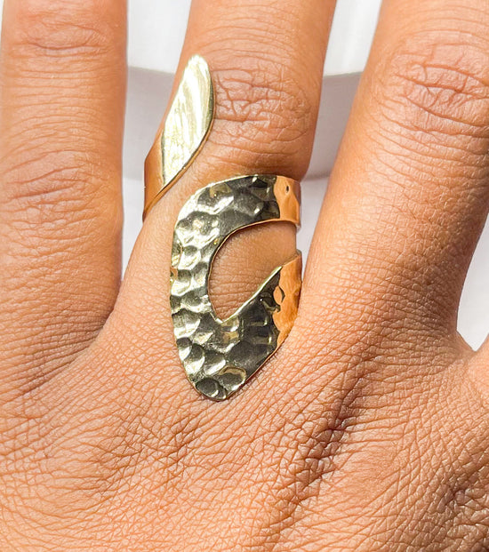 Load image into Gallery viewer, Hammer Curved Twist Ring - Alchemia
