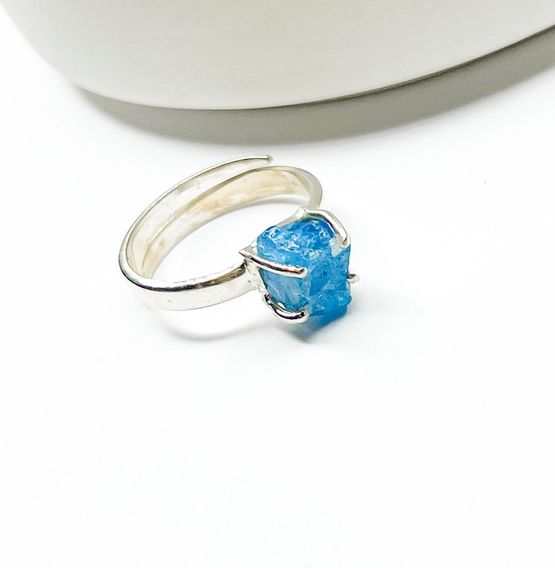 Load image into Gallery viewer, Neon Apatite Prong Set Rings-Solid Sterling Silver
